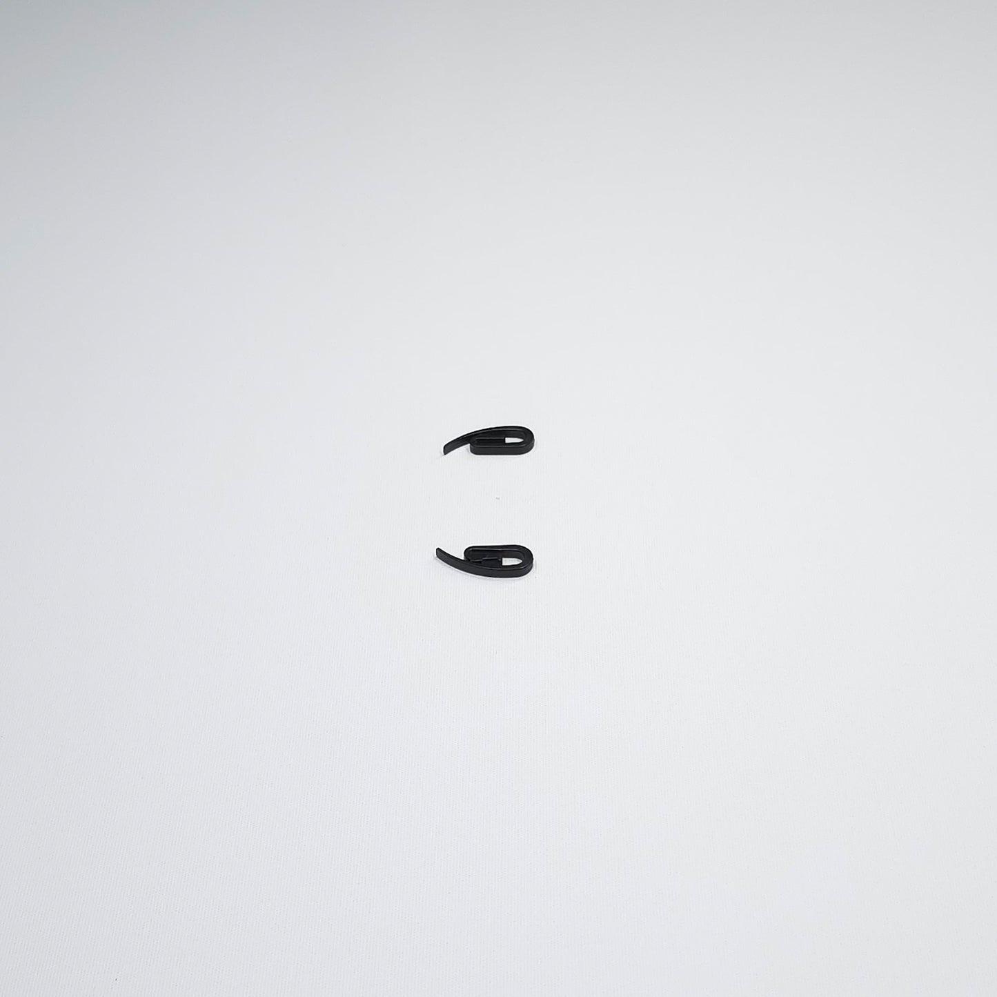 Curtain Wave Fold Hook Black