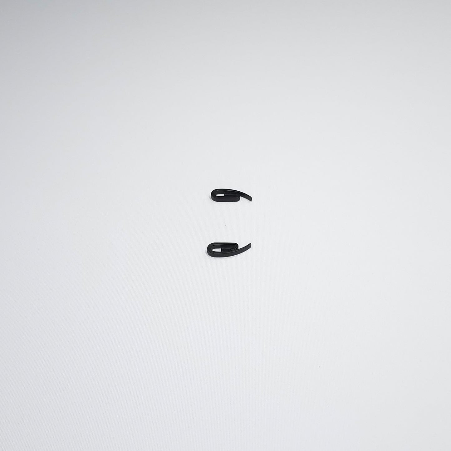 Curtain Wave Fold Hook Black