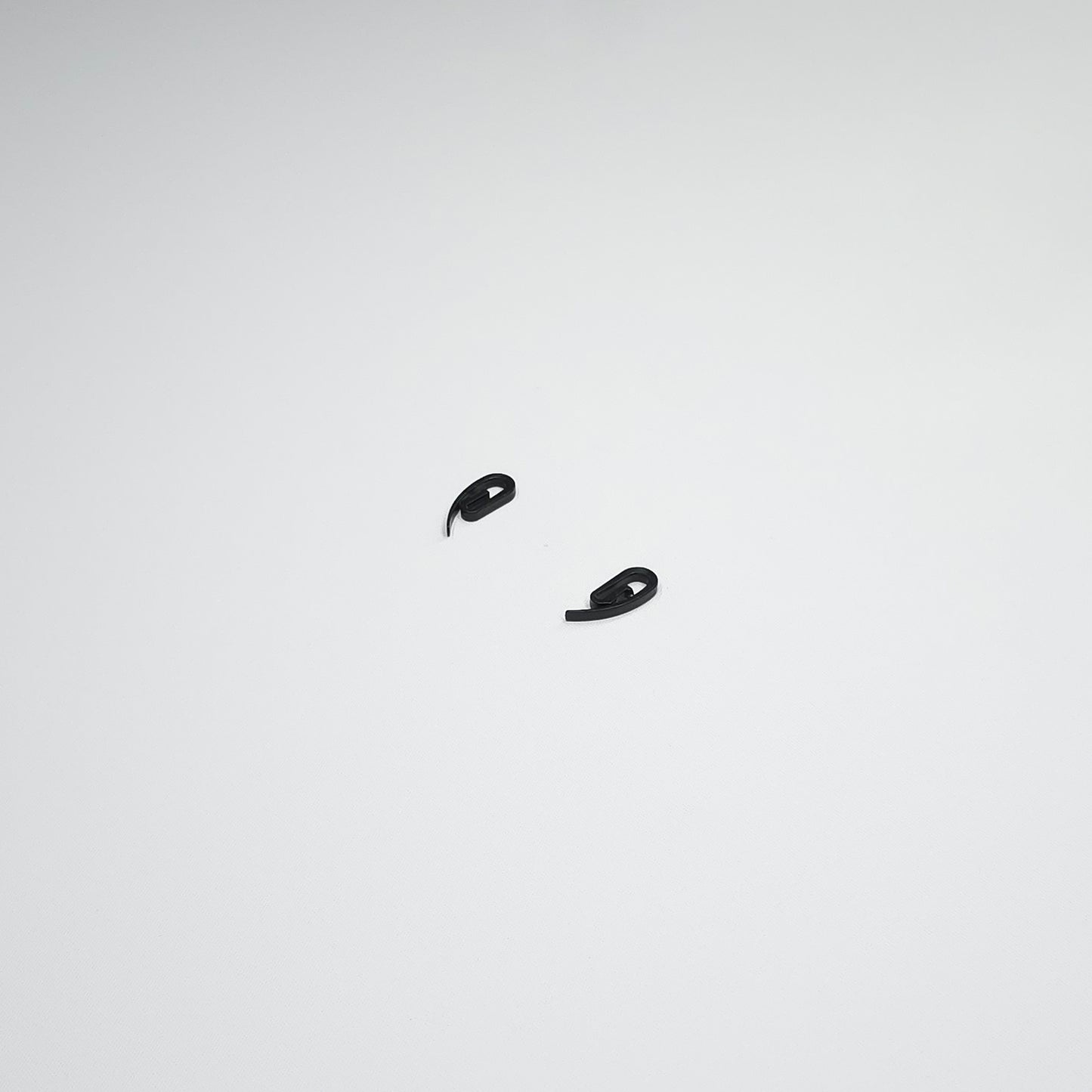 Curtain Wave Fold Hook Black